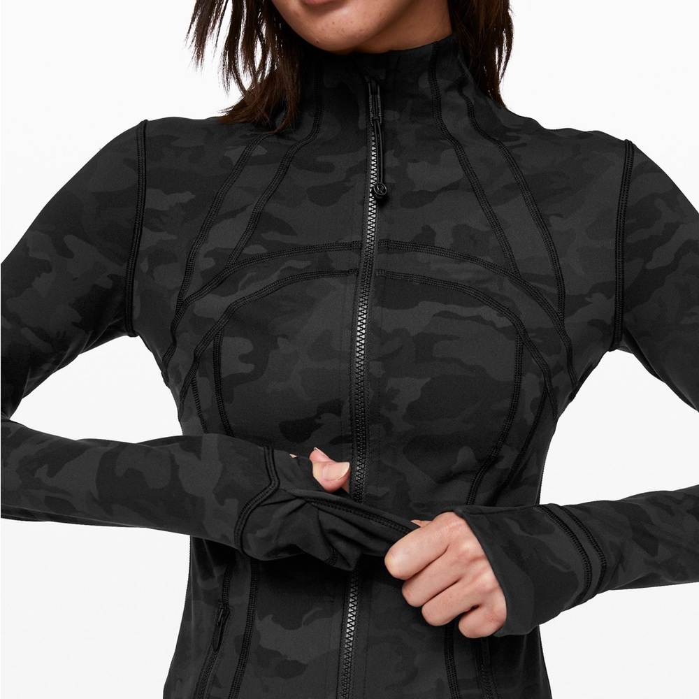 Lululemon black camo define jacket/size 2. Includes thumb holes and hand sleeves